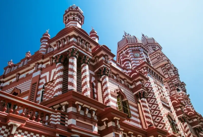 Jami Ul-Alfar Mosque (Red Mosque)