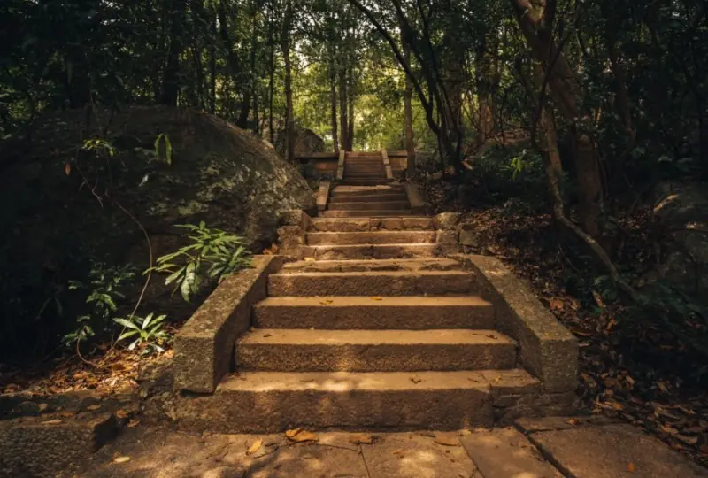 Ritigala Berge und Kloster Ritigala Berge und Kloster